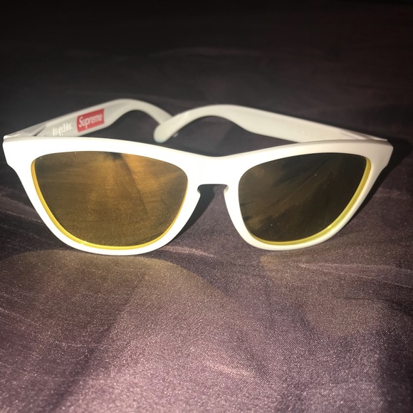 supreme oakley frogskins